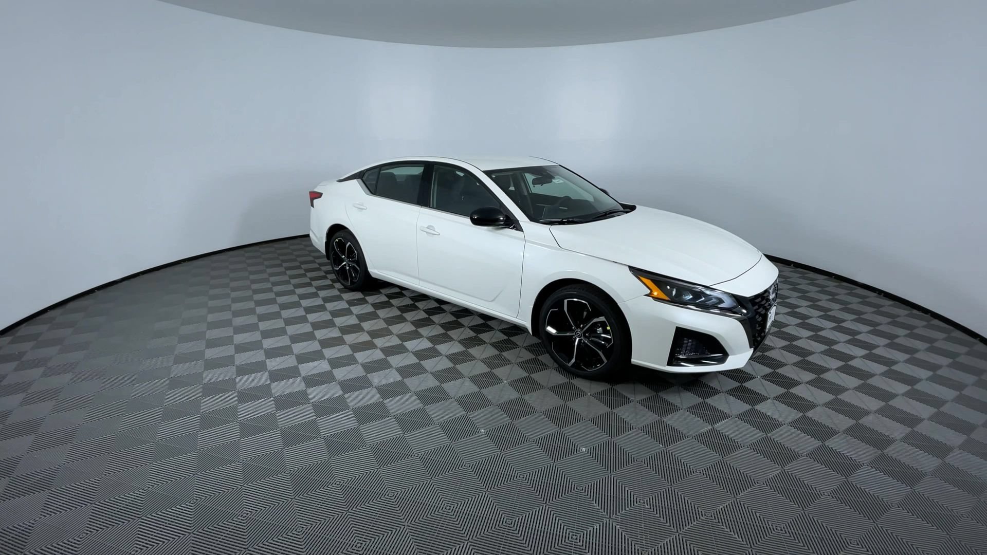 Certified 2025 Nissan Altima 2.5 SR AWD/4WD image 2