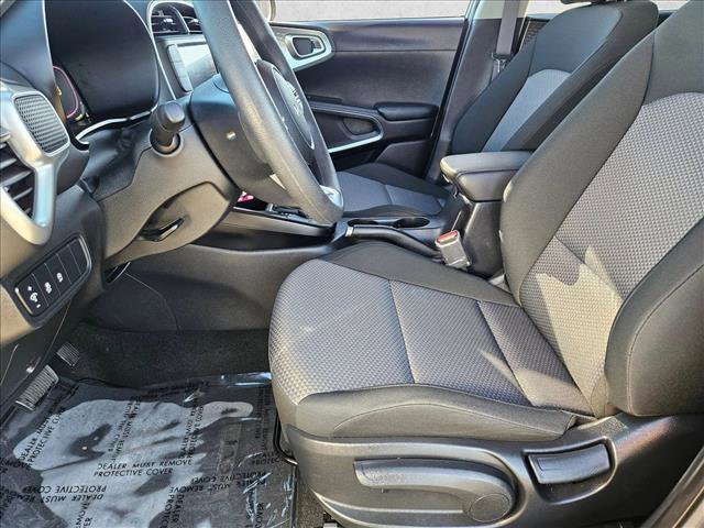 Used 2025 Kia Soul LX w/ LX Technology Package image 15