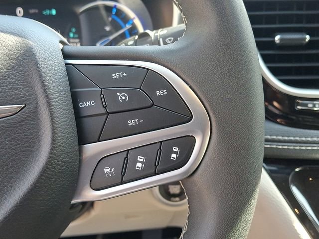 Used 2024 Chrysler Pacifica Limited image 19