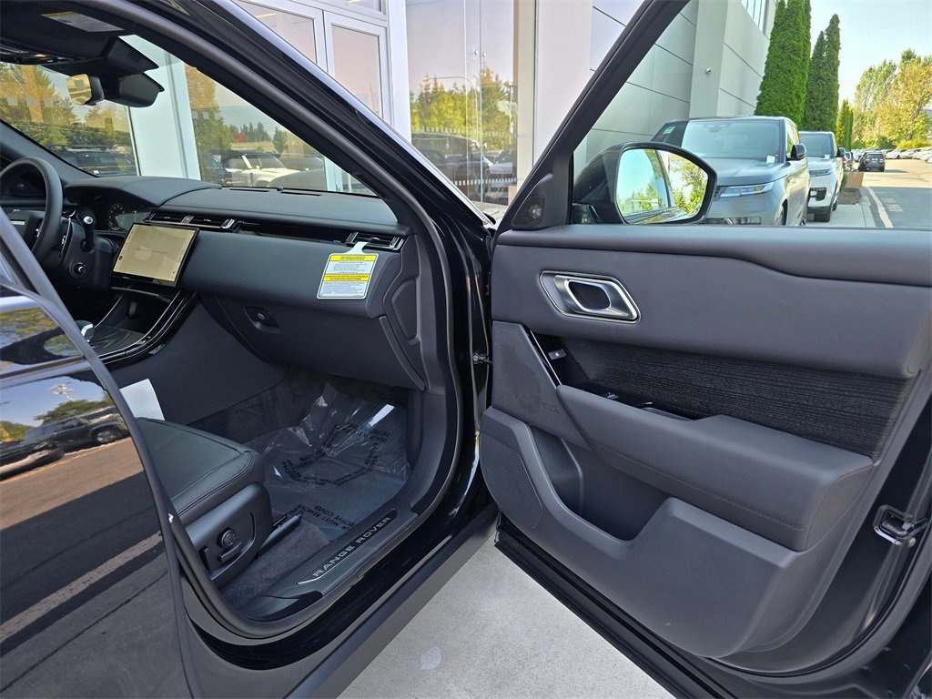 New 2026 Land Rover Range Rover Velar Dynamic SE image 30