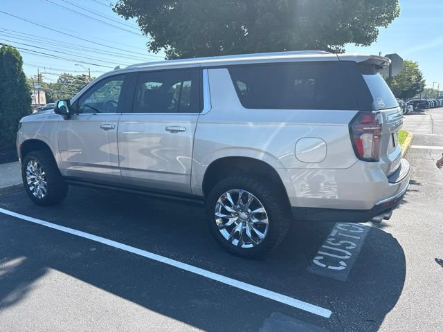 Used 2021 Chevrolet Suburban High Country AWD/4WD image 3