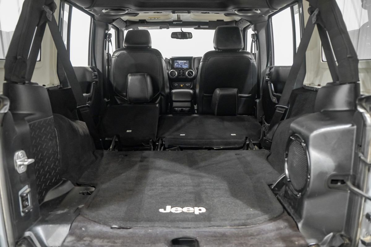 Used 2014 Jeep Wrangler Unlimited Rubicon w/ Connectivity Group image 59
