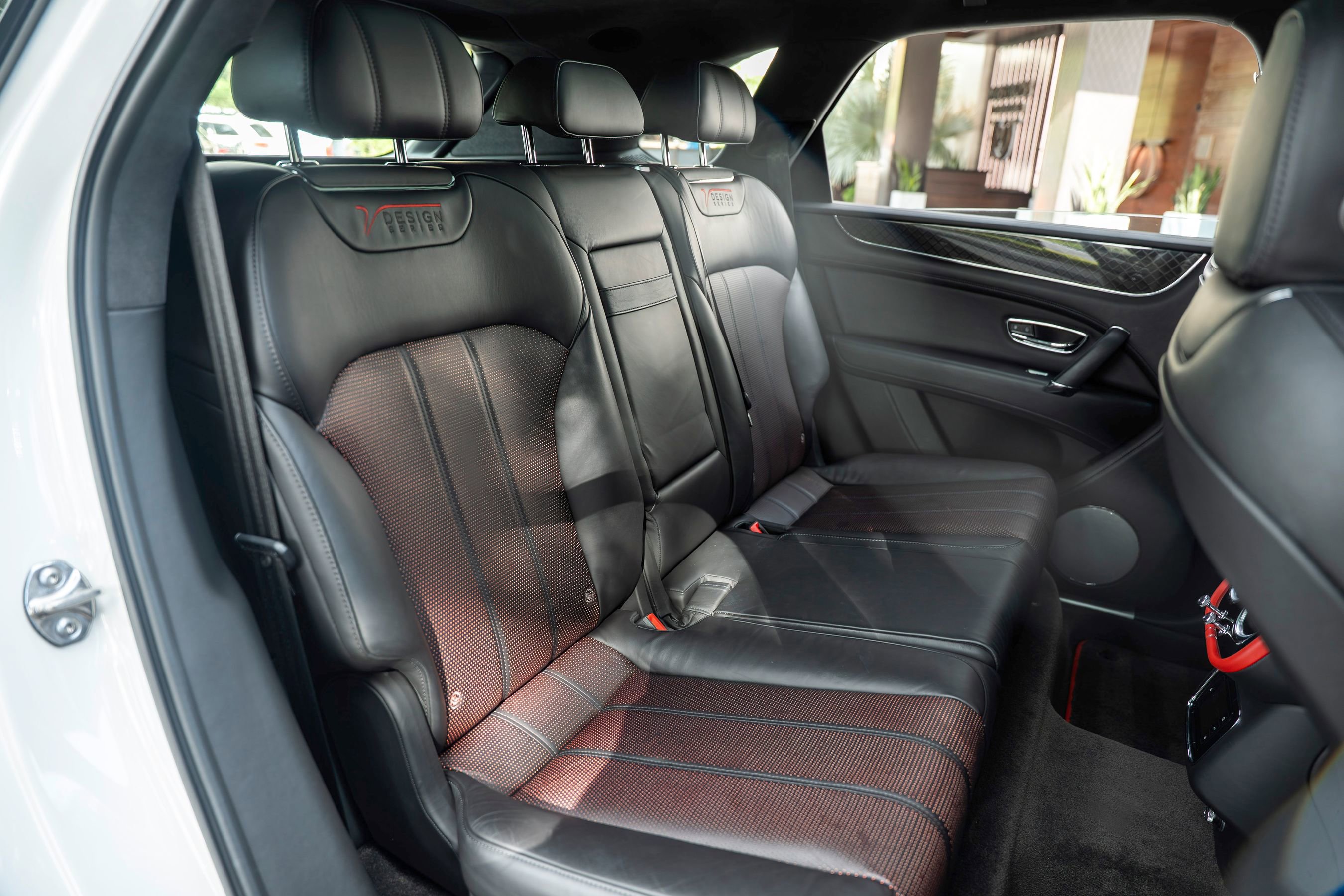 Used 2020 Bentley Bentayga AWD/4WD image 19