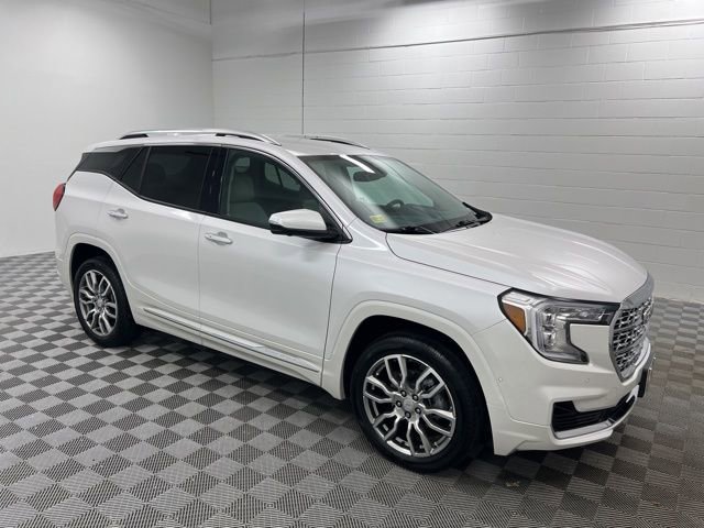 Used 2024 GMC Terrain Denali w/ Denali Premium Package image 4