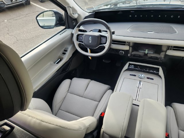 New 2026 Lincoln Navigator Reserve AWD/4WD image 10
