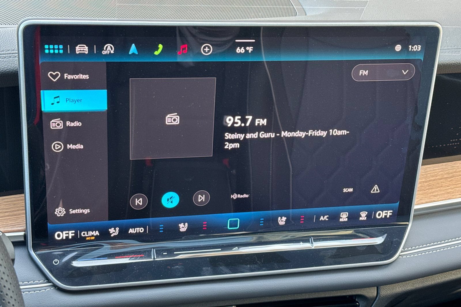 New 2026 Volkswagen Tiguan SEL R-Line AWD/4WD image 18