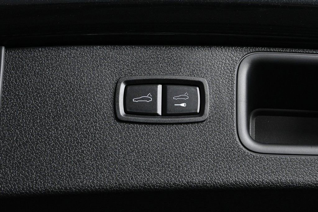 Certified 2026 Porsche Macan AWD/4WD image 31