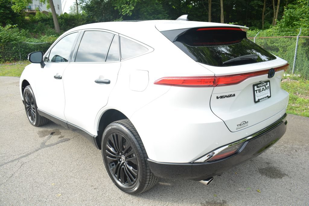 Used 2023 Toyota Venza Nightshade AWD/4WD image 7