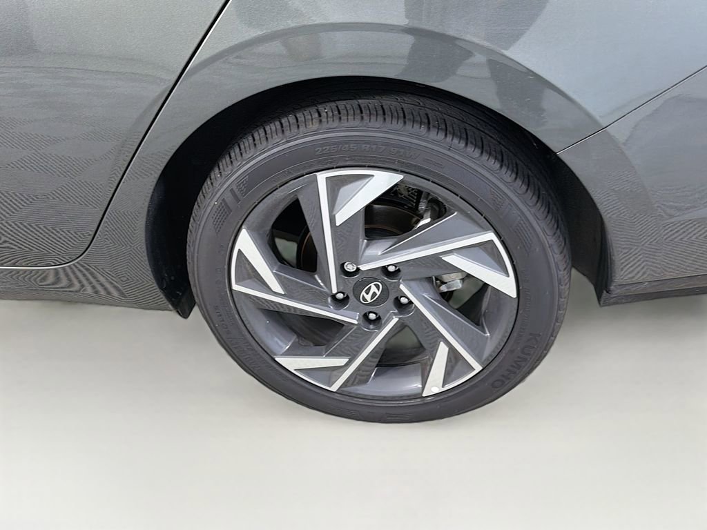 Used 2025 Hyundai Elantra Sport image 30