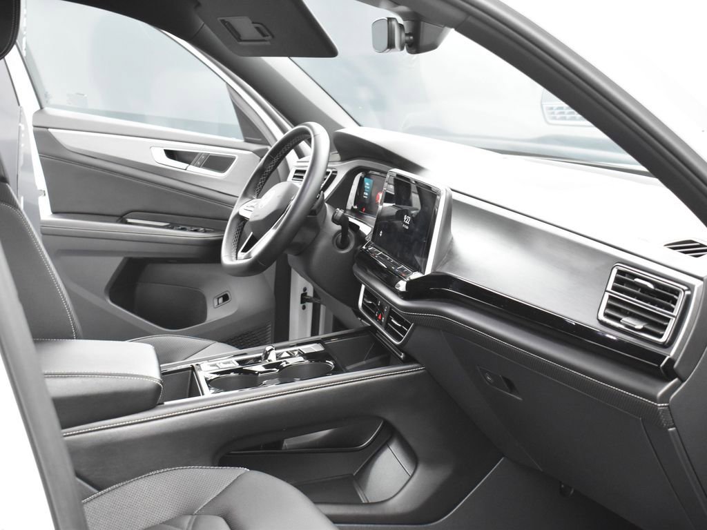 Used 2024 Volkswagen Atlas Cross Sport SE image 38