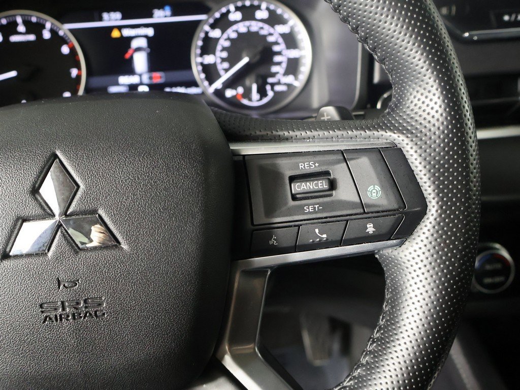 Used 2024 Mitsubishi Outlander SE Black Edition image 44