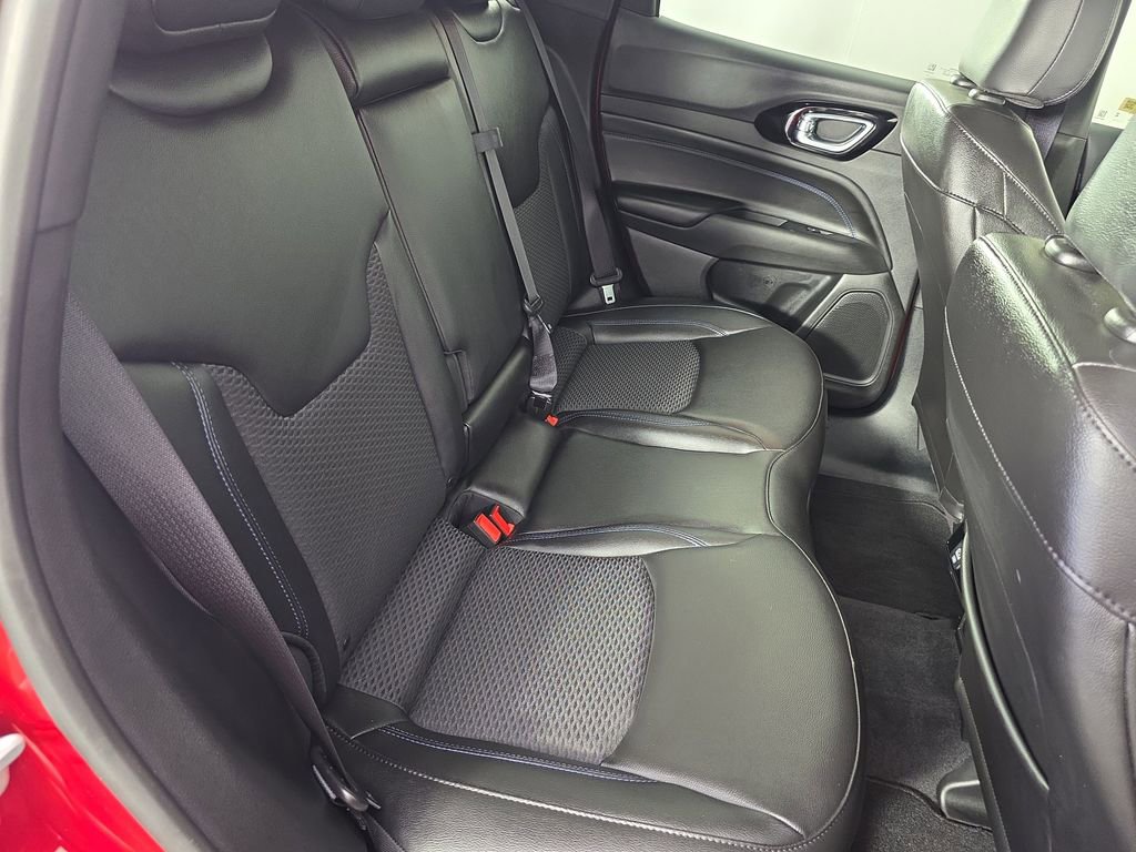 Used 2025 Jeep Compass Latitude w/ Altitude Special Edition AWD/4WD image 31