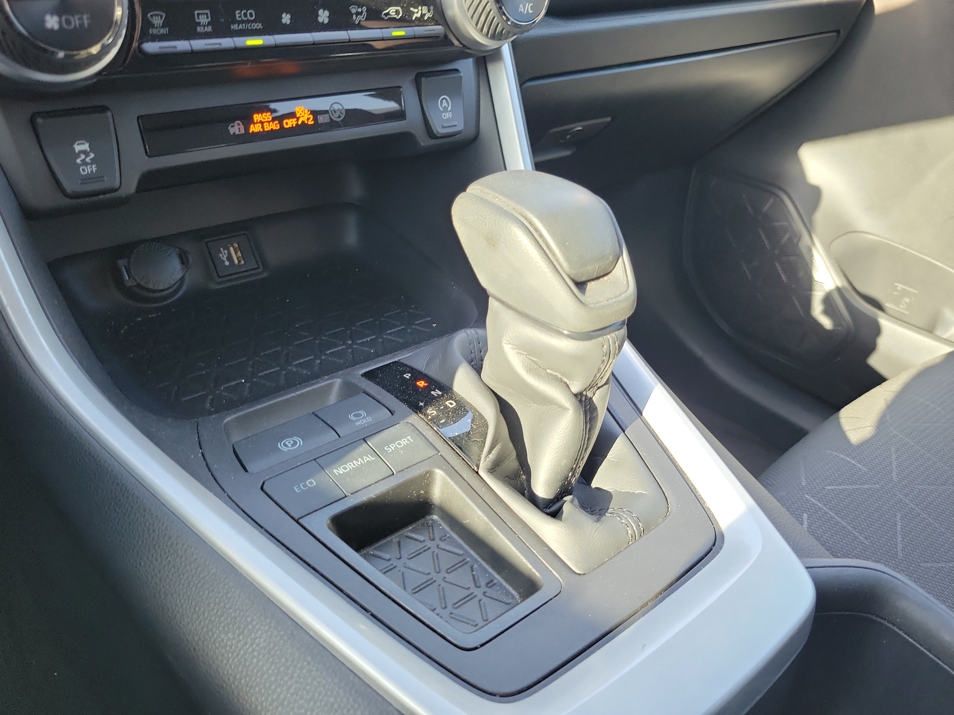 Used 2023 Toyota RAV4 XLE w/ Convenience Package FWD image 28