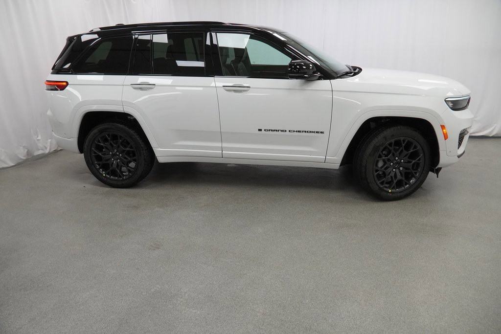 New 2025 Jeep Grand Cherokee Summit w/ Obsidian Package image 9