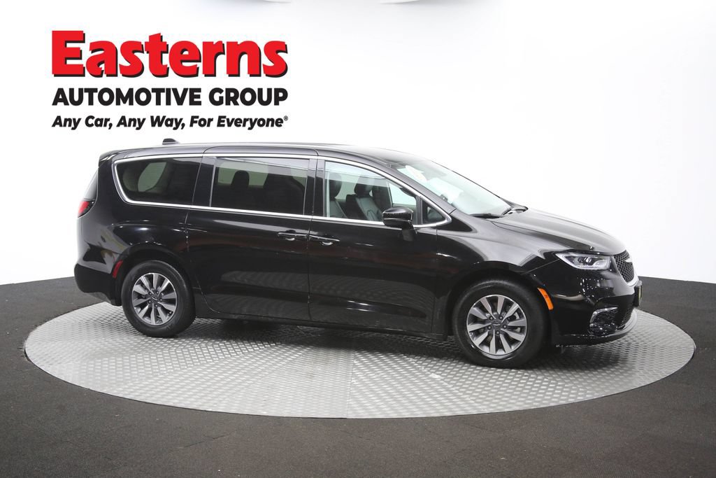 Used 2024 Chrysler Pacifica Limited FWD image 47