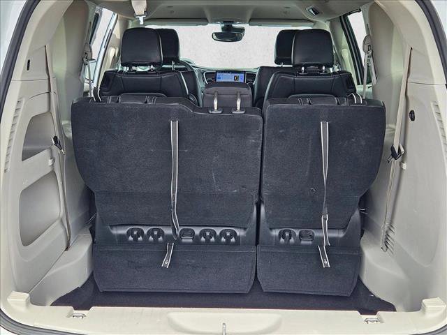 Used 2024 Chrysler Pacifica Touring-L FWD image 6
