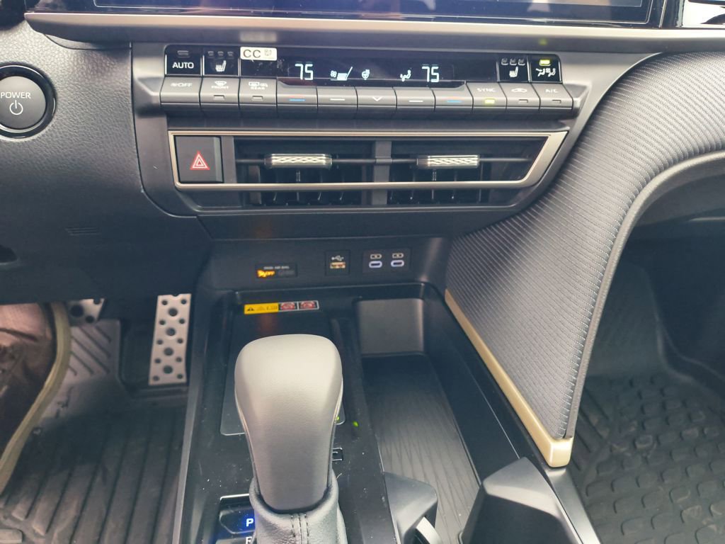 New 2026 Toyota Camry Hybrid w/ Multimedia Upgrade Package image 19