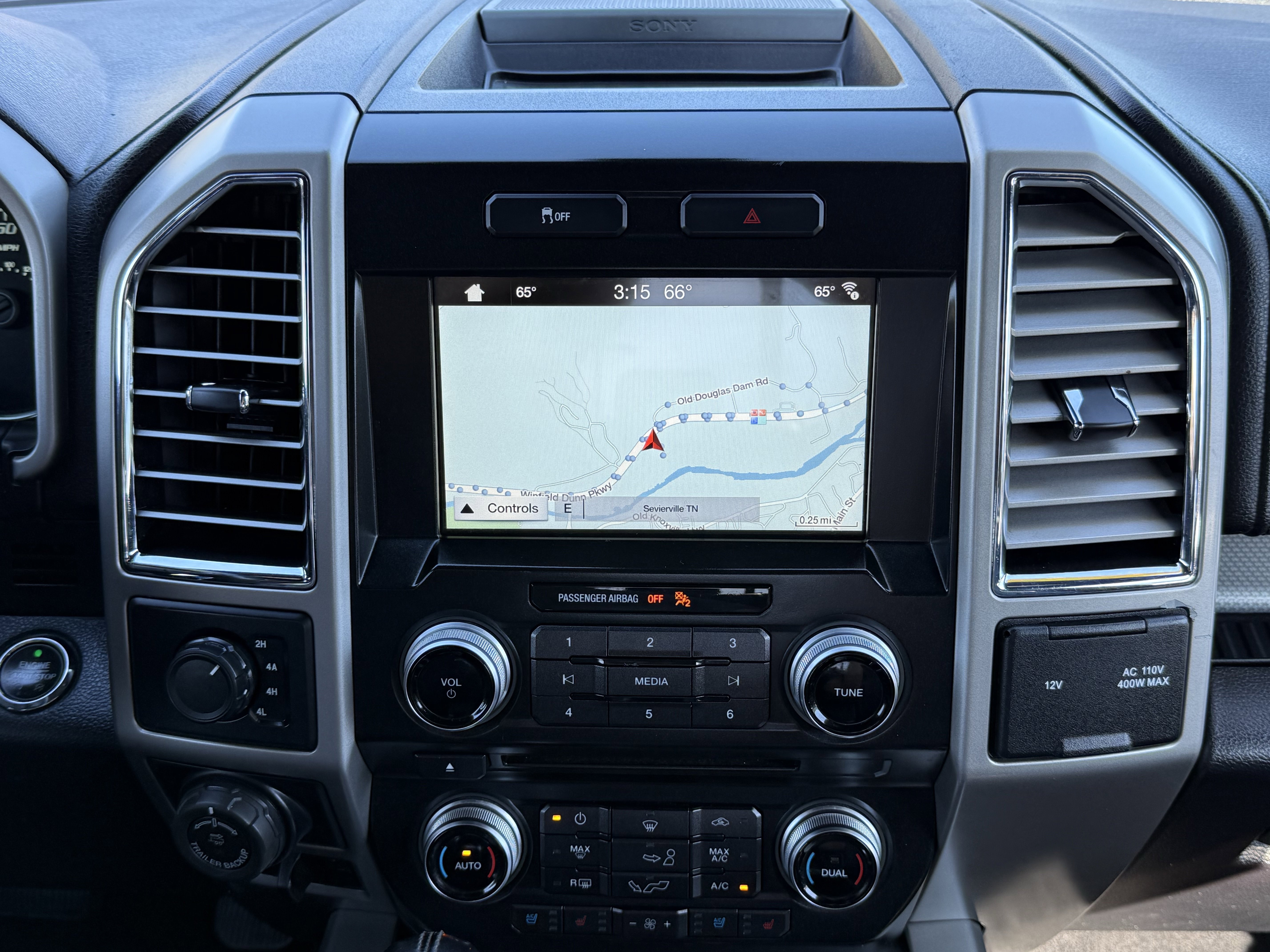 Used 2016 Ford F150 Lariat w/ Equipment Group 502A Luxury image 27