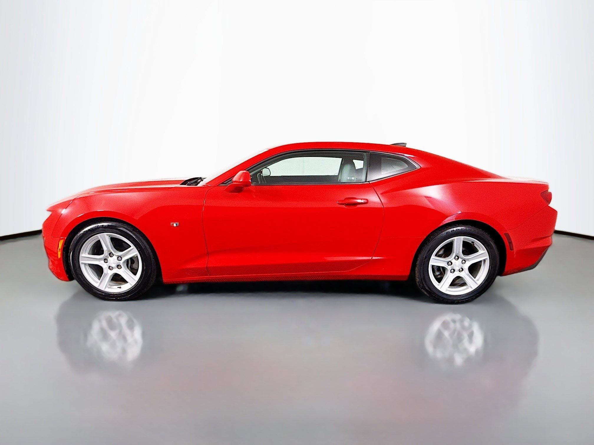 Used 2020 Chevrolet Camaro LT image 6