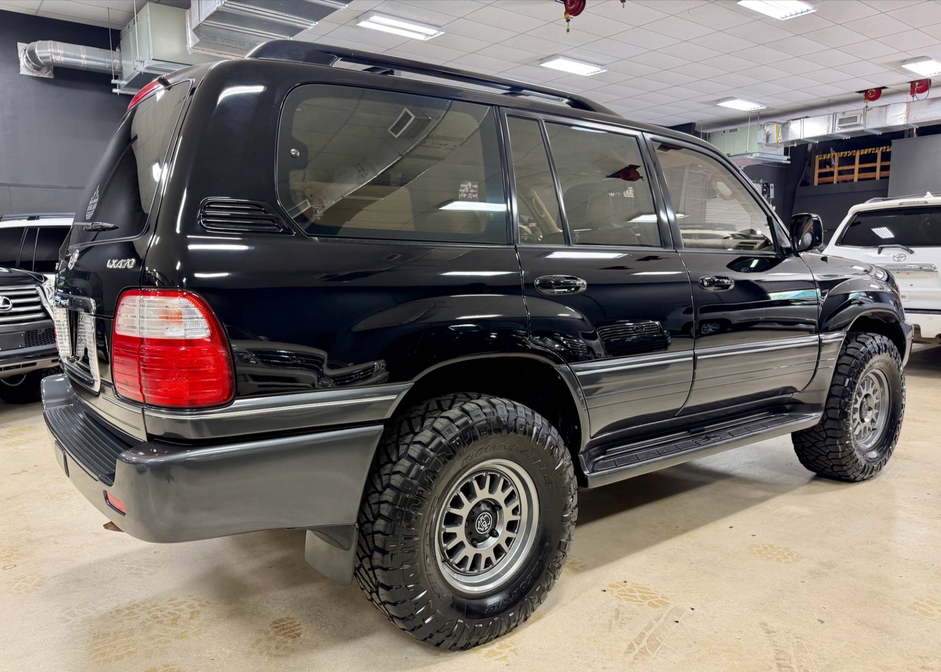 Used 2003 Lexus LX 470 4WD image 12
