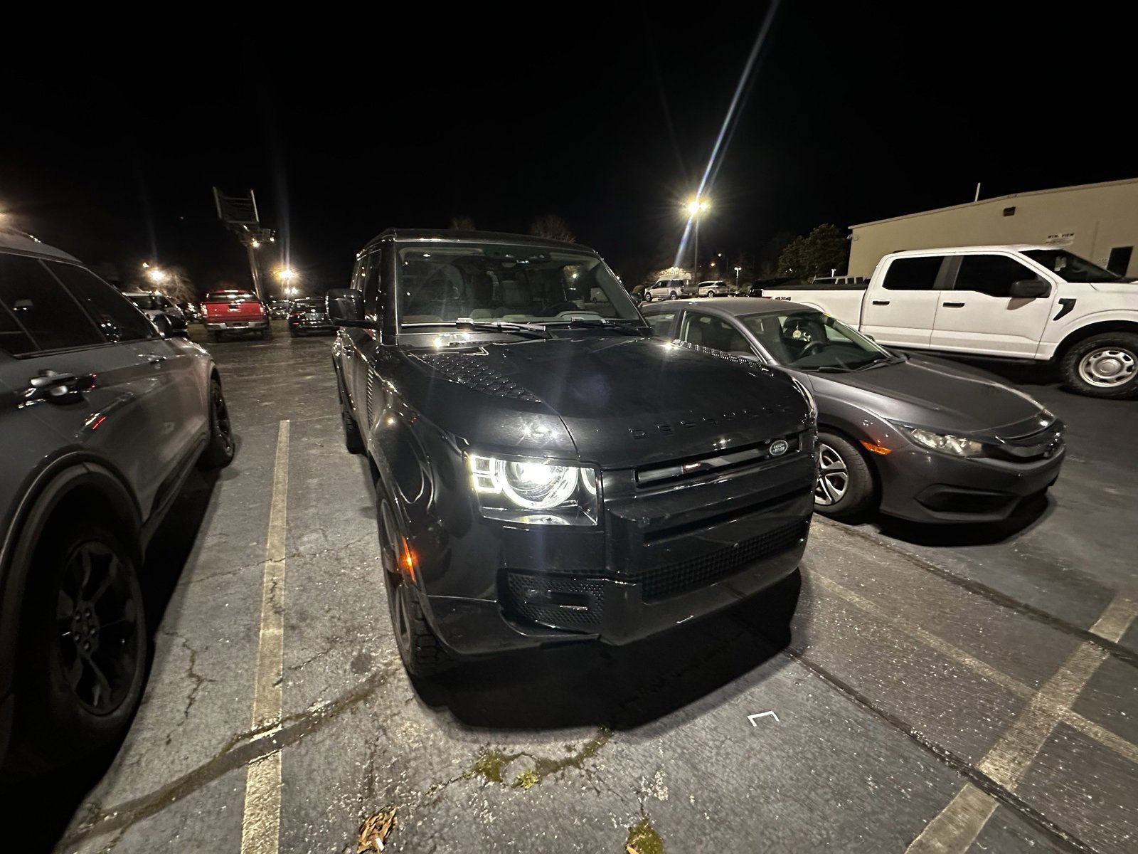 Used 2024 Land Rover Defender 110 X-Dynamic SE image 3