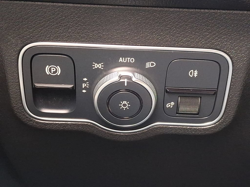 Used 2022 Mercedes-Benz GLB 35 AMG 4MATIC image 26