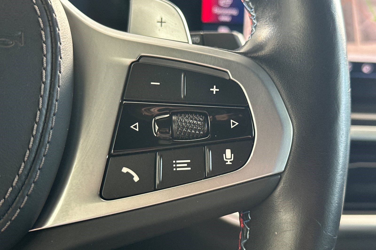 Certified 2024 BMW X7 M60i AWD/4WD image 33