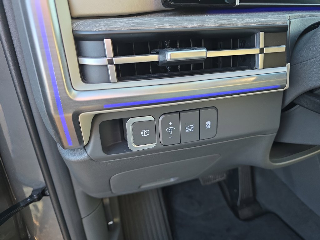 Used 2025 Hyundai Santa Fe Limited image 13