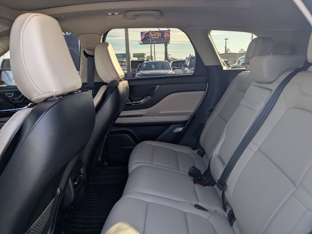 Used 2025 Lincoln Corsair Reserve w/ Jet Appearance Package image 13