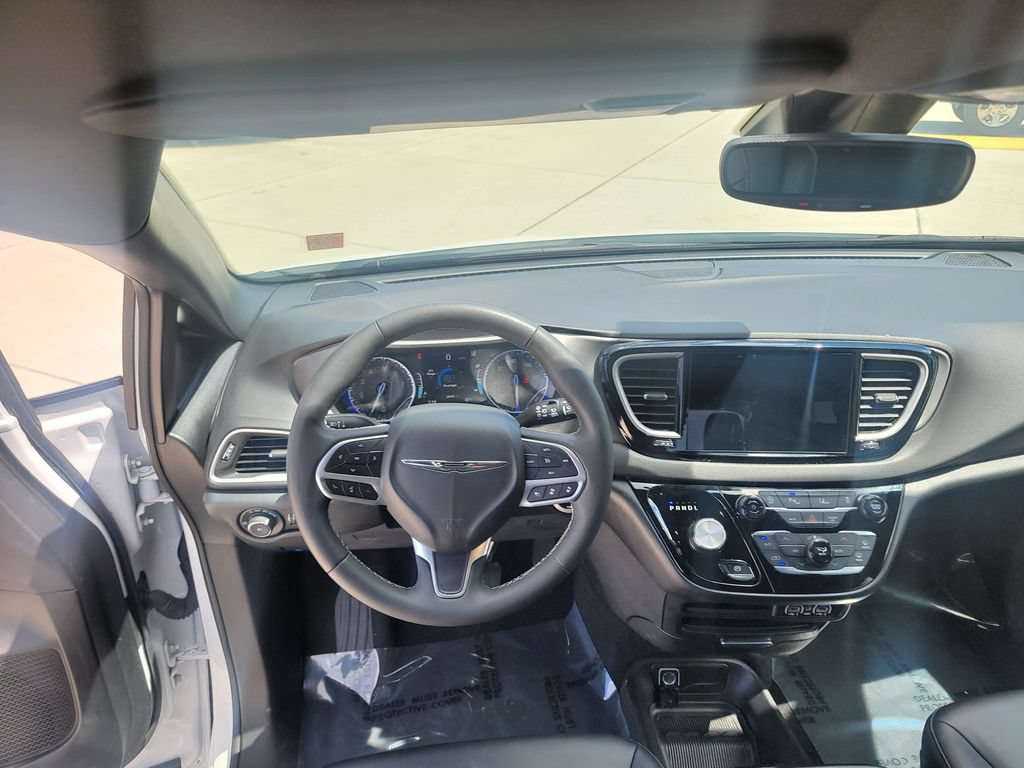 Used 2025 Chrysler Pacifica Select FWD image 19