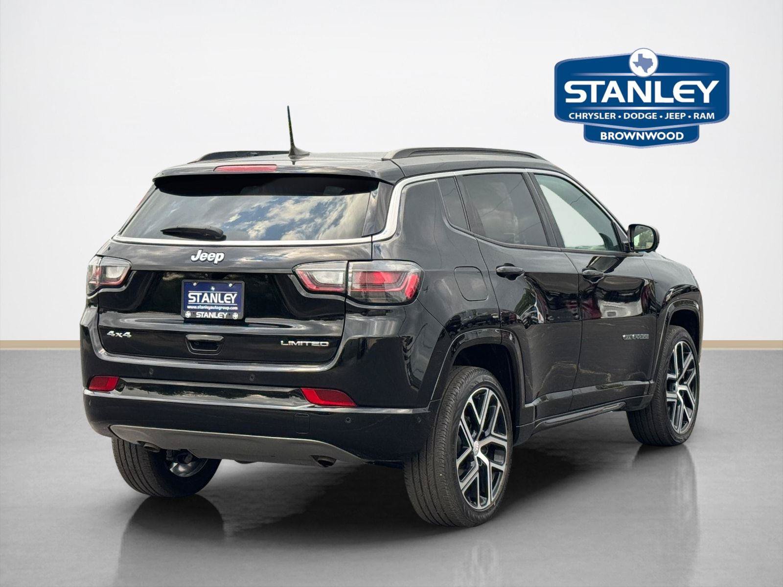 Used 2024 Jeep Compass Limited w/ Elite Group AWD/4WD image 7