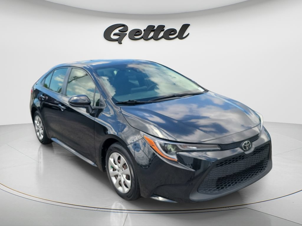 Used 2022 Toyota Corolla LE FWD image 3