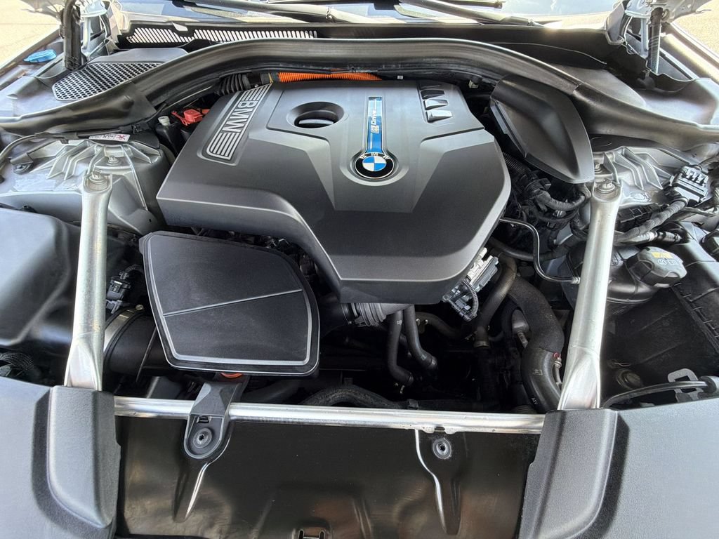 Used 2018 BMW 530e xDrive AWD/4WD image 17