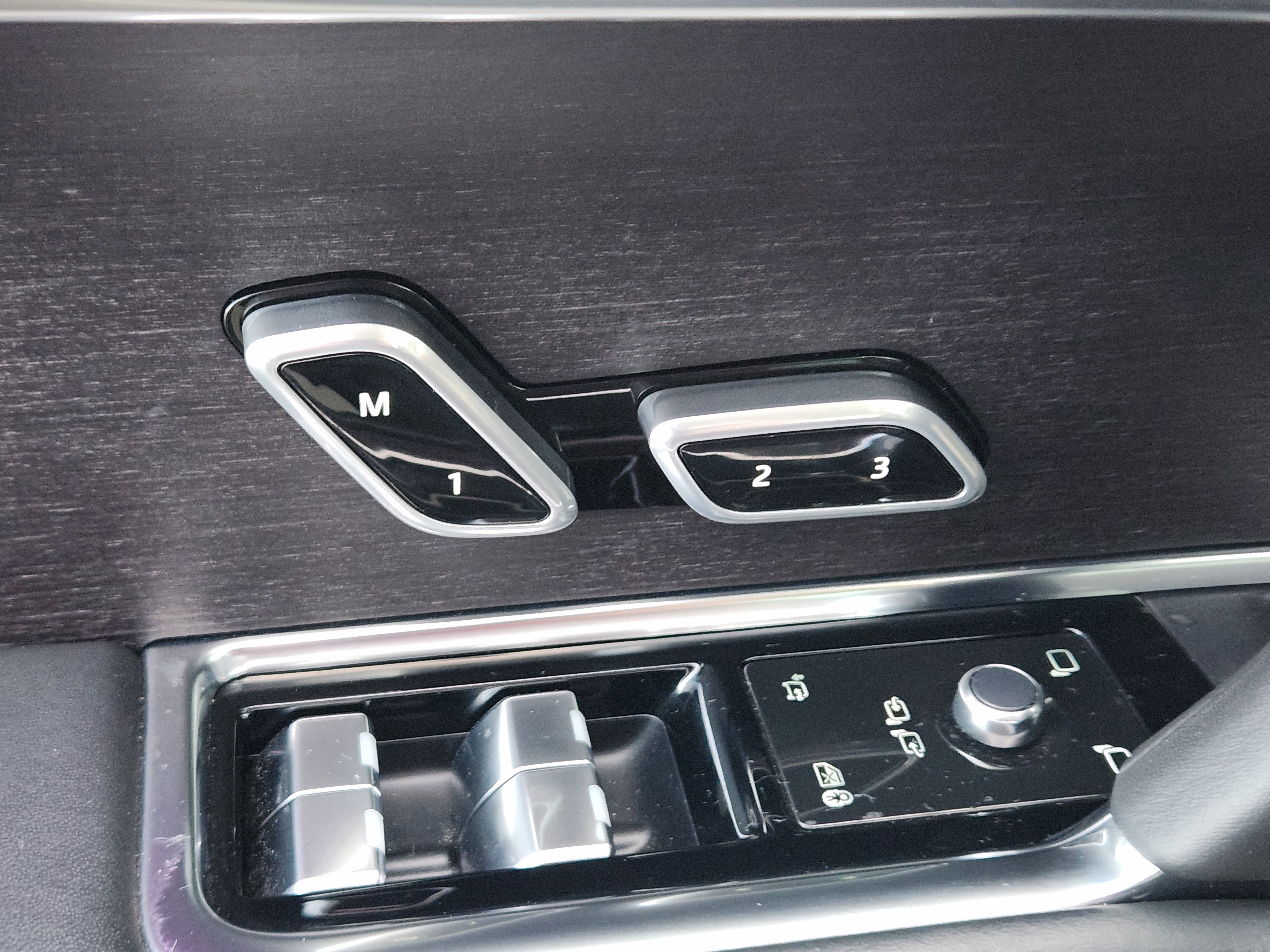 Used 2022 Land Rover Range Rover SE image 25