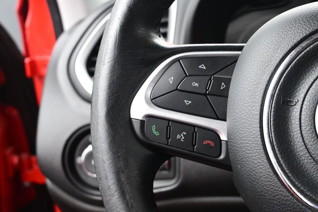 Used 2020 Jeep Renegade Latitude w/ Cold Weather Group AWD/4WD image 27