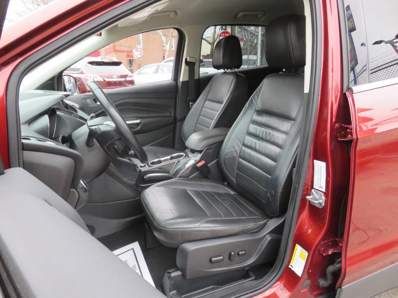 Used 2016 Ford Escape Titanium image 10