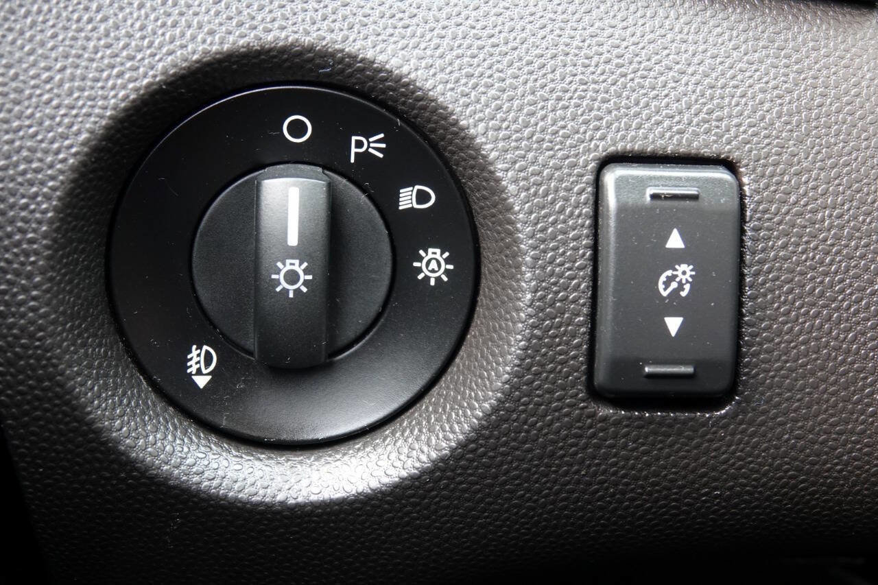 Used 2014 Ford Fiesta SE w/ Equipment Group 201A FWD image 72