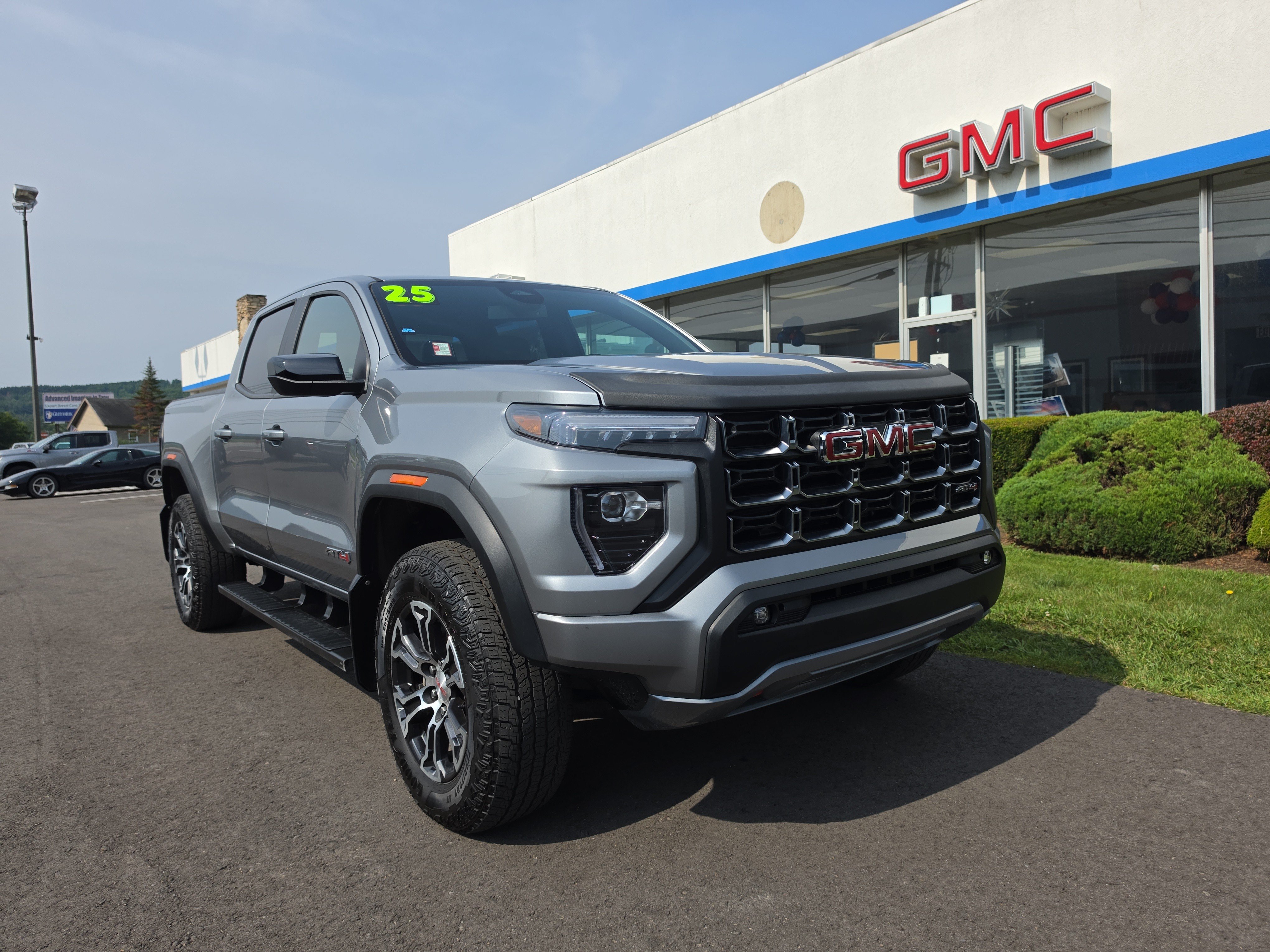 Used 2025 GMC Canyon AT4 AWD/4WD image 1