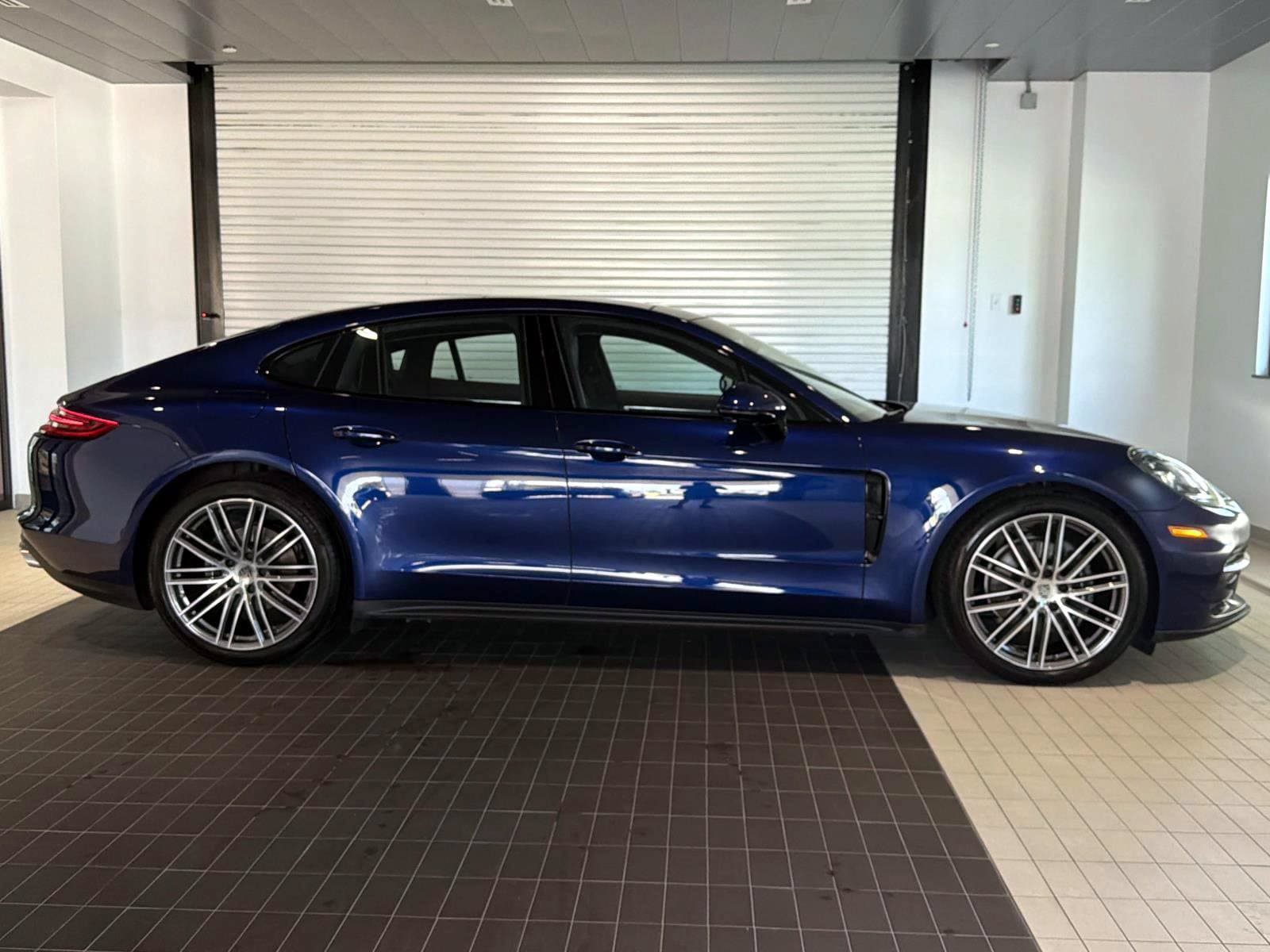 Used 2020 Porsche Panamera RWD image 8