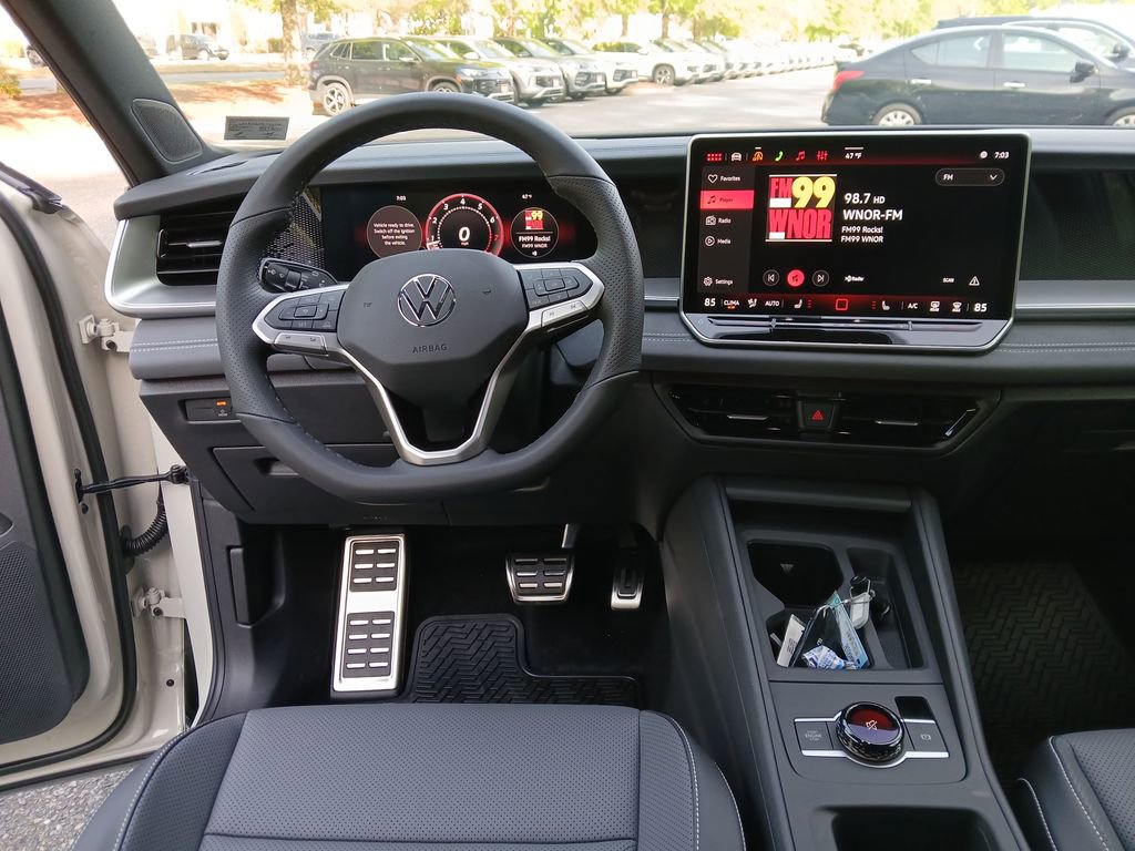 New 2026 Volkswagen Tiguan SE R-Line image 13