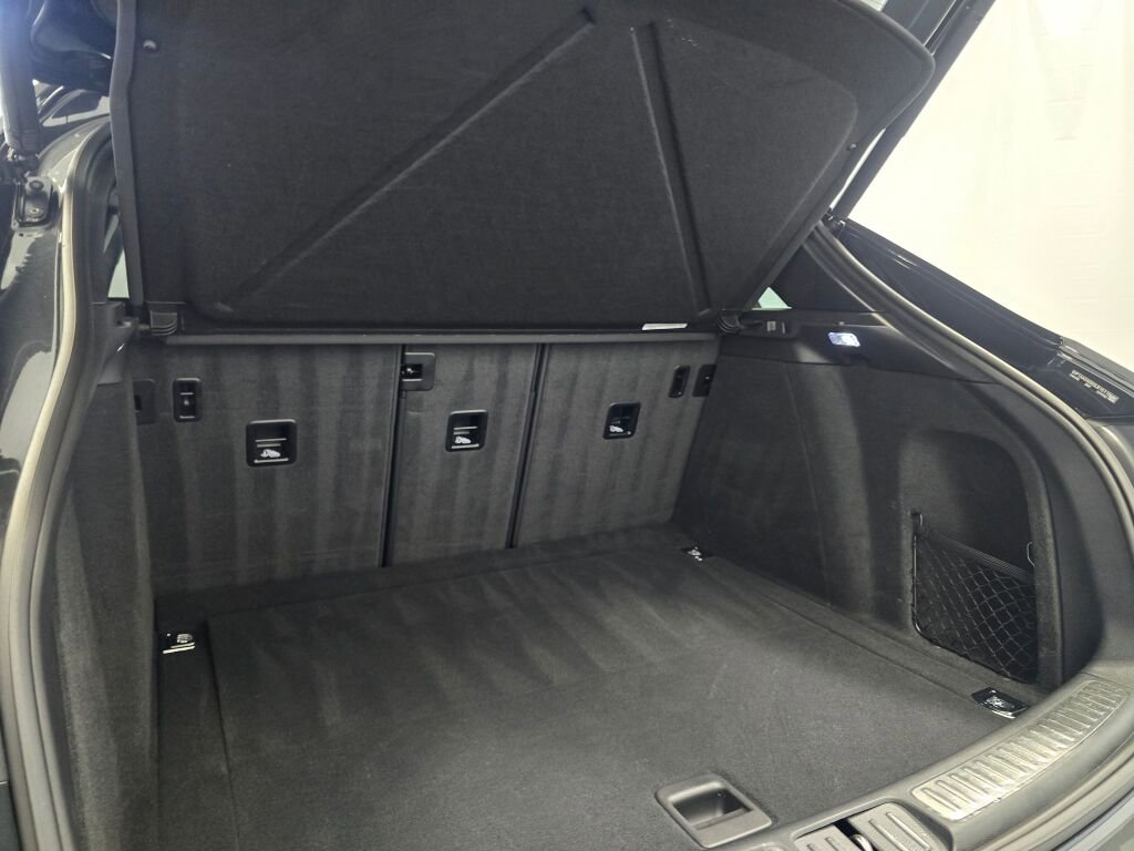 Certified 2025 Porsche Macan image 21