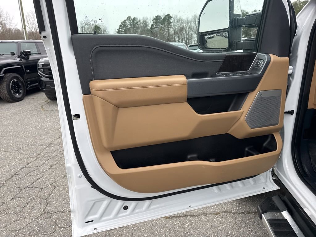 Used 2023 Ford F250 Lariat w/ Chrome Package image 28