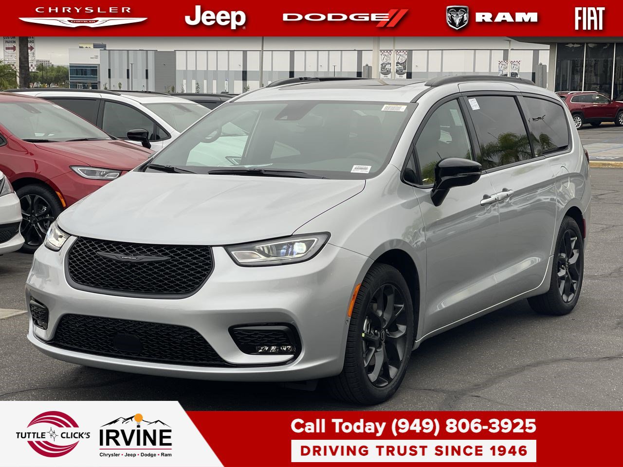 Used 2026 Chrysler Pacifica Limited w/ Uconnect Theater Family Group image 3