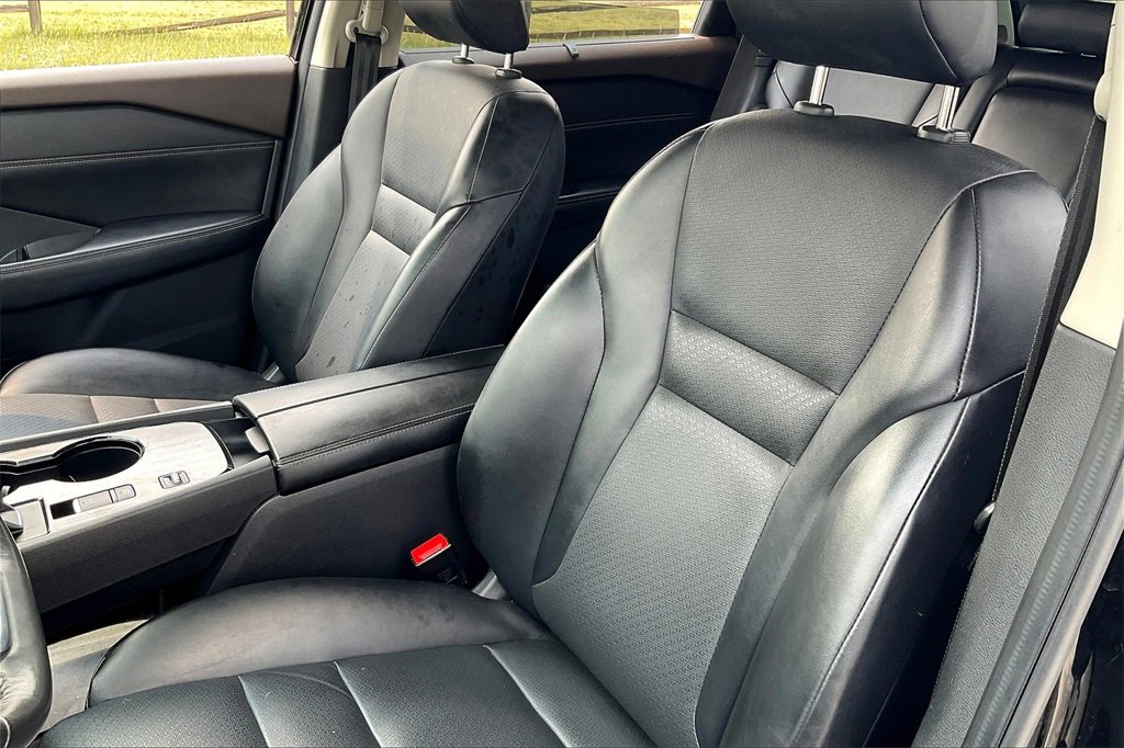 Used 2021 Nissan Rogue SV w/ Premium Package image 23