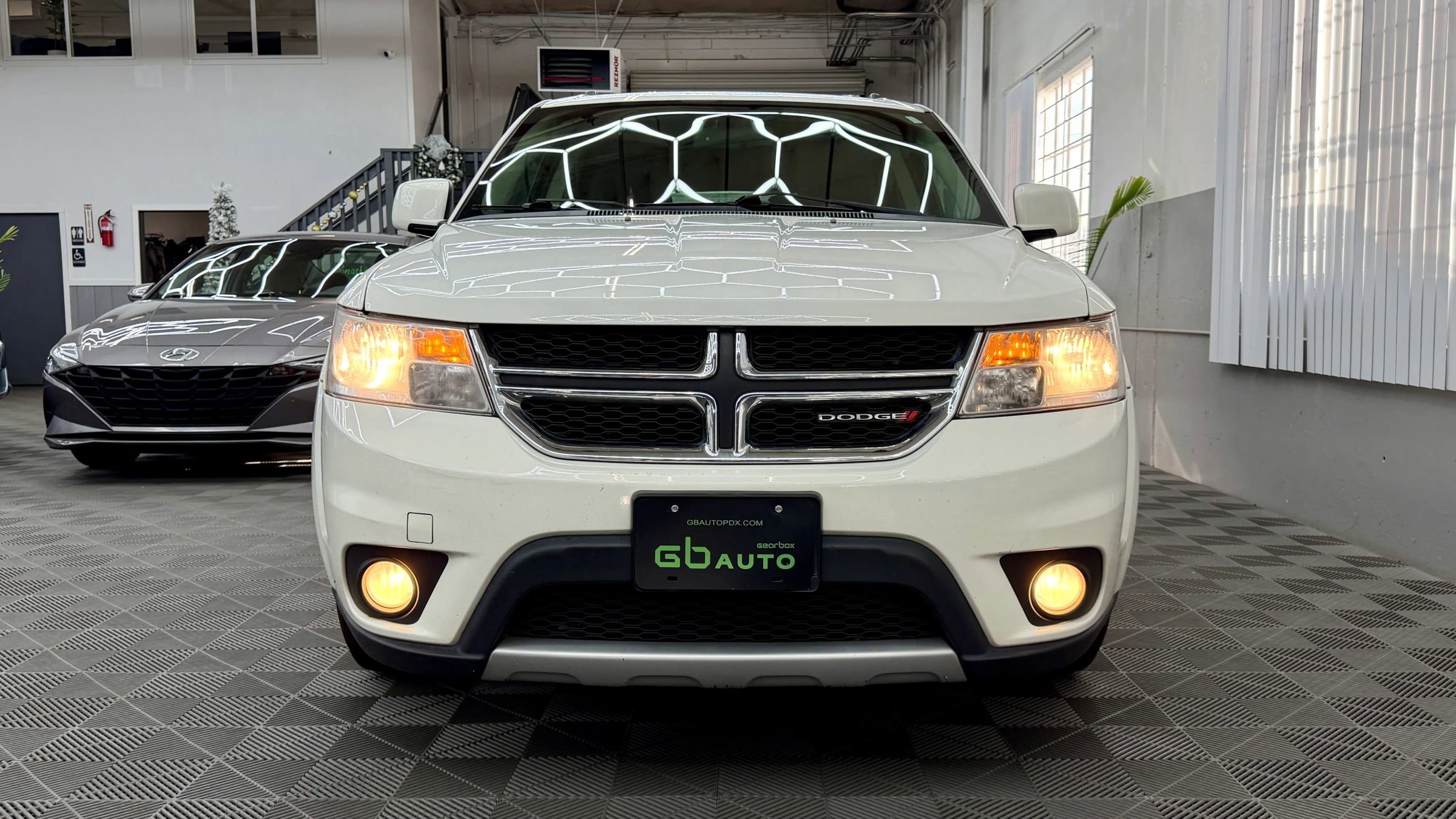 Used 2015 Dodge Journey SXT w/ Flexible Seating Group image 2