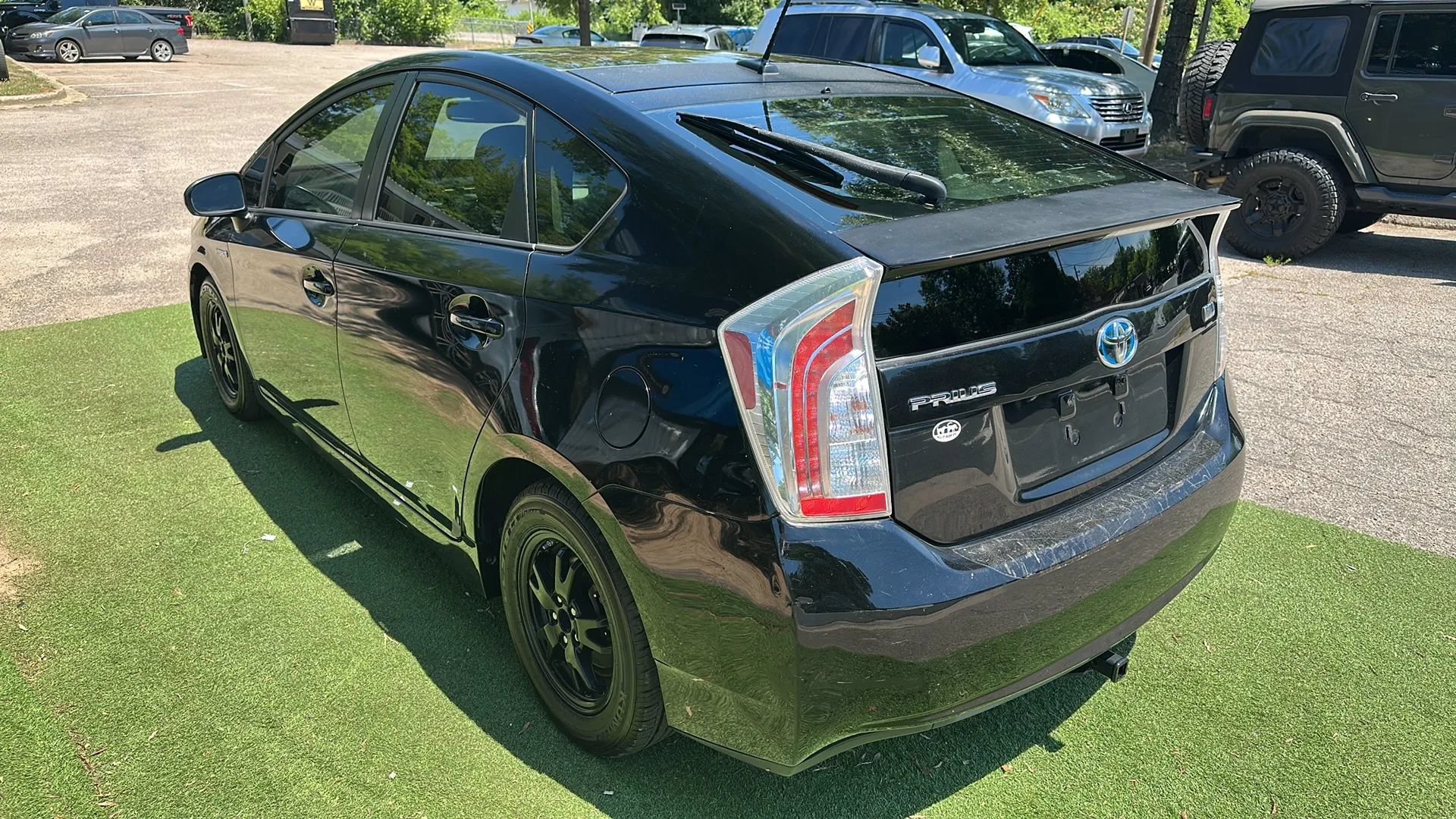 Used 2014 Toyota Prius Four w/ Solar Roof Package FWD image 6