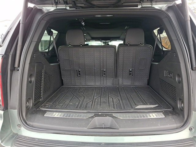 Used 2023 Chevrolet Suburban Z71 w/ Luxury Package image 32