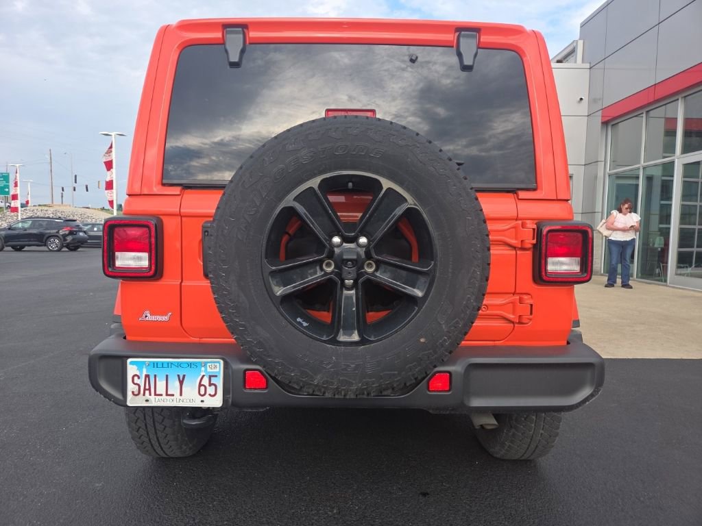 Used 2023 Jeep Wrangler Unlimited Sahara AWD/4WD image 5