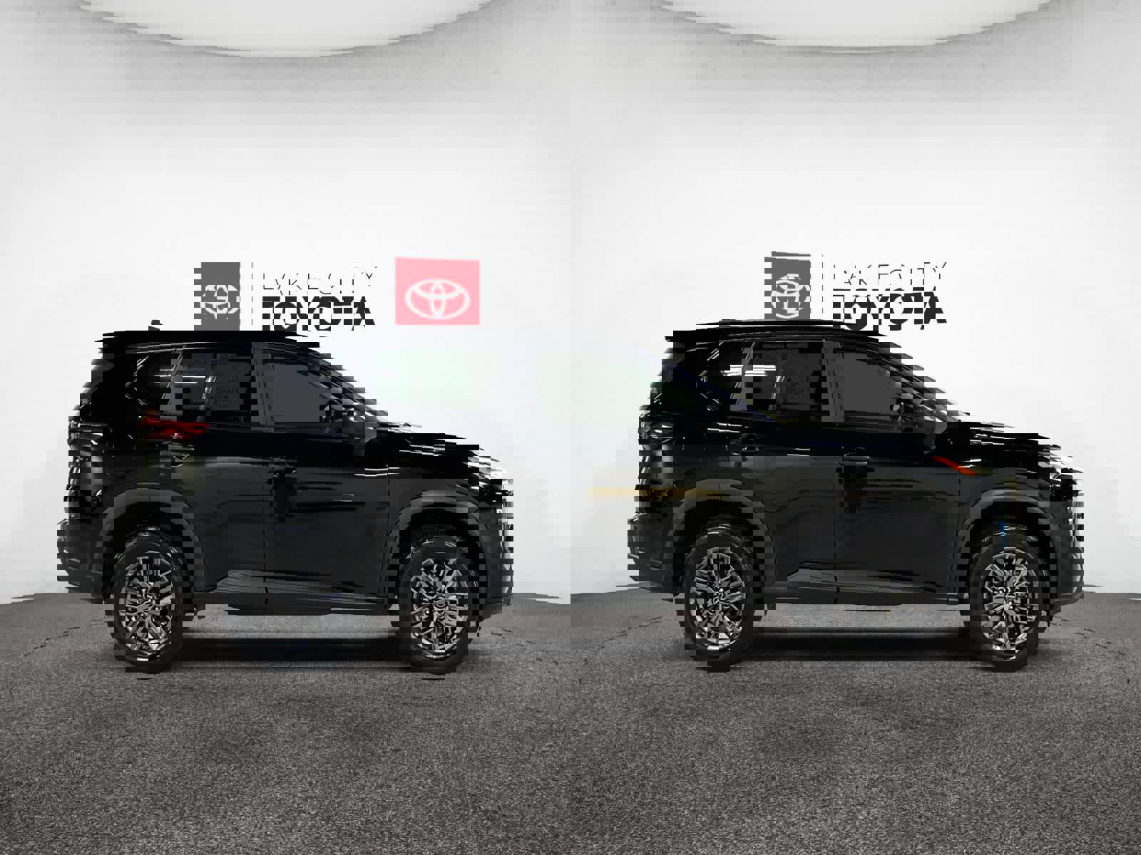 Used 2024 Nissan Rogue S image 9