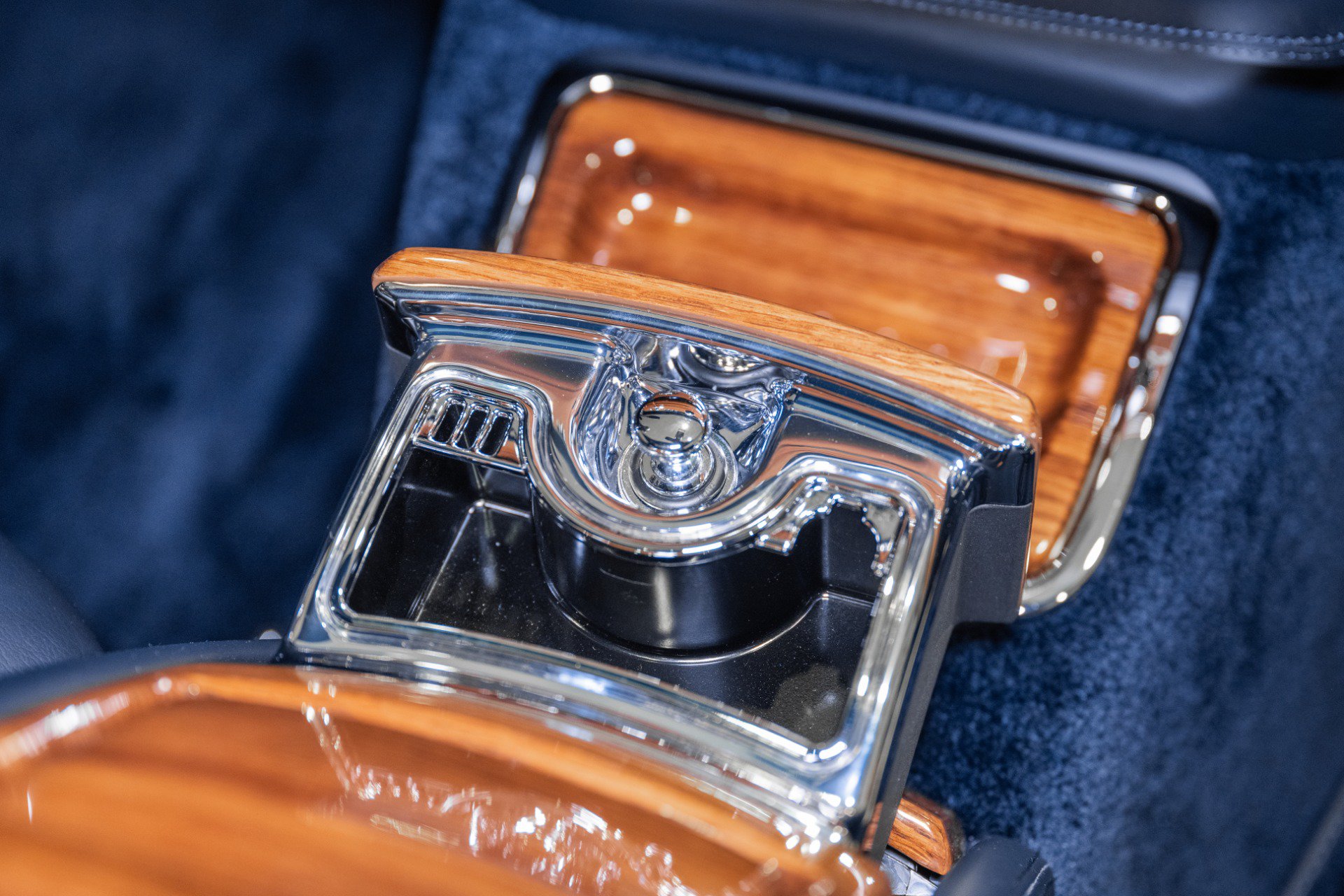 Used 2011 Rolls-Royce Phantom Sedan RWD image 72